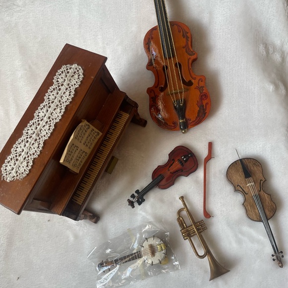 Miniatures - Picture 4 of 4